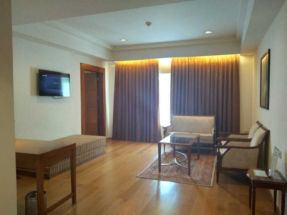 塔那湖上城市幸运公园酒店 - Itc酒店集团成员 塞恩 外观 照片